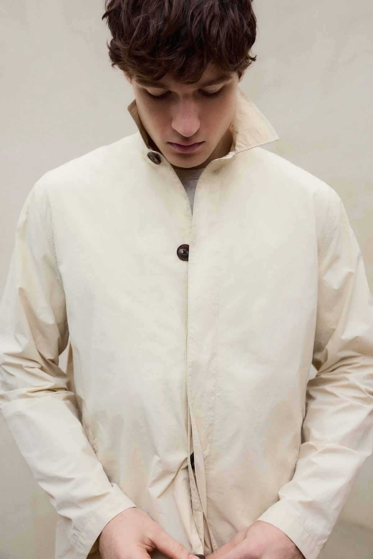 GABARDINA PACKABLE VESTAL BEIGE - Image 6